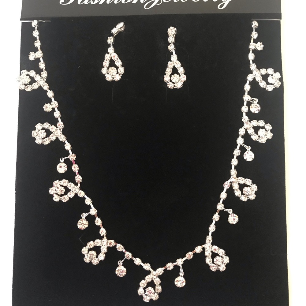 💕🆕 New Rhinestone Necklace & Earrings Set - Picture 7 of 8
